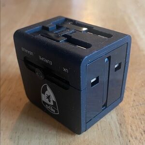 Heys Black Travel Adapter PRO